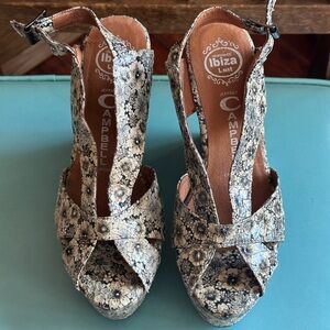 Jeffrey Campbell Floral Women's Sandals - Black and White